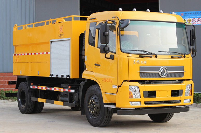 東風(fēng)天錦清洗灑水車(chē)圖片 東風(fēng)天錦清洗灑水車(chē)圖片