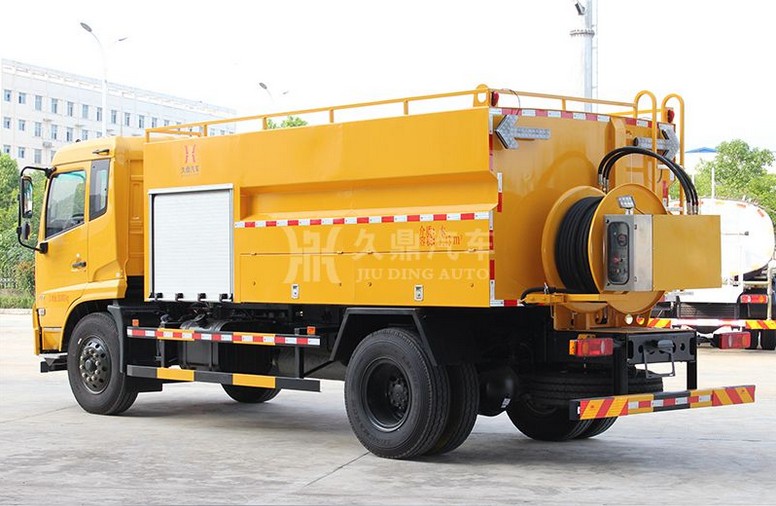 東風(fēng)天錦清洗灑水車(chē)圖片 東風(fēng)天錦清洗灑水車(chē)圖片