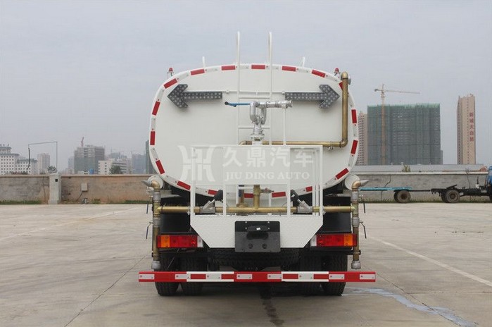 20����20�����|�L(f��ng)���݆�G����ˮ܇�DƬ