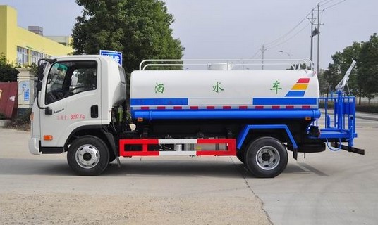 大運(yùn)奧普力5噸綠化灑水車廠家價格2