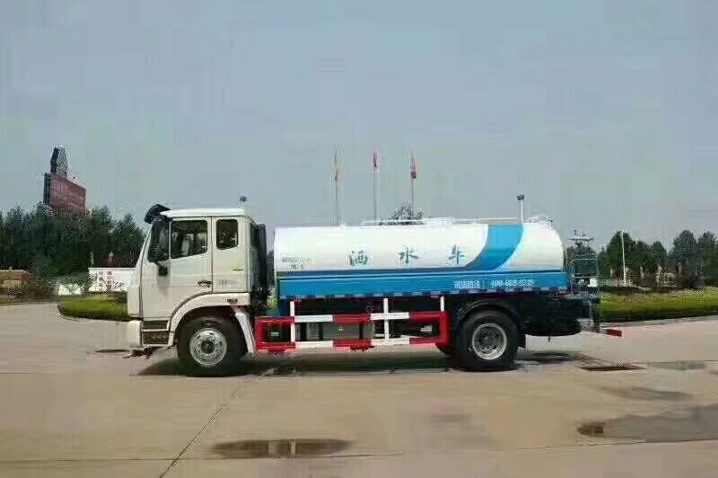 10噸灑水車報(bào)價(jià)多少錢一輛_國五重汽豪瀚10噸綠化灑水車廠家價(jià)格2
