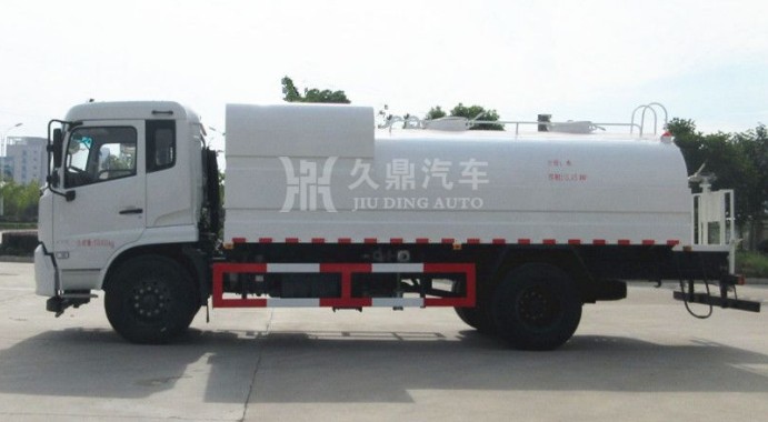 環(huán)衛(wèi)灑水車多少錢一臺_東風天錦環(huán)衛(wèi)灑水車2