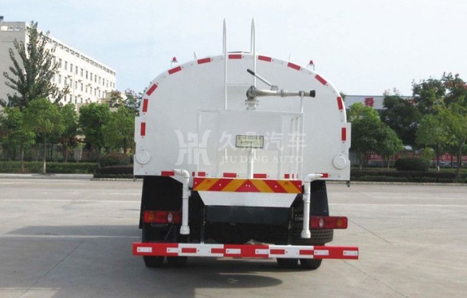 環(huán)衛(wèi)灑水車多少錢一臺_東風天錦環(huán)衛(wèi)灑水車3