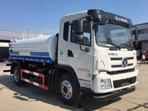 大運(yùn)風(fēng)度10-12噸灑水車圖片 大運(yùn)風(fēng)度10-12噸灑水車圖片