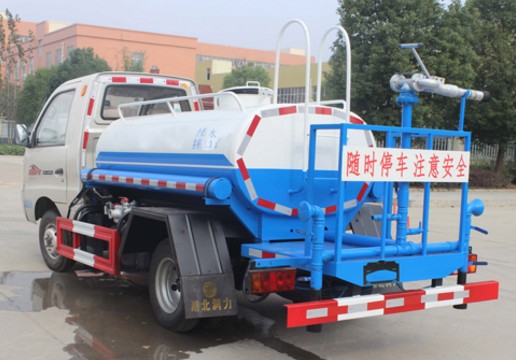 小型灑水車價格_北汽黑豹2噸小型灑水車3