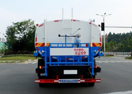 工程灑水車報價_東風專底后雙橋20噸工程灑水車4