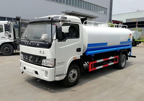 8噸灑水車多少錢一臺_躍進(jìn)8噸綠化灑水車廠家價格4