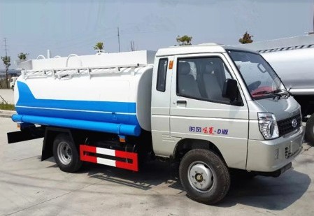 3噸灑水車圖片_3噸時風風菱藍牌綠化灑水車3