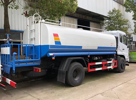 國(guó)六15方東風(fēng)隨專D913灑水車 國(guó)六15方東風(fēng)隨專D913灑水車