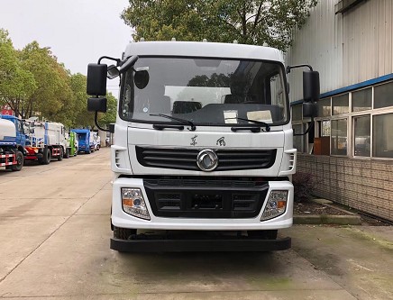 國(guó)六15方東風(fēng)隨專D913灑水車 國(guó)六15方東風(fēng)隨專D913灑水車