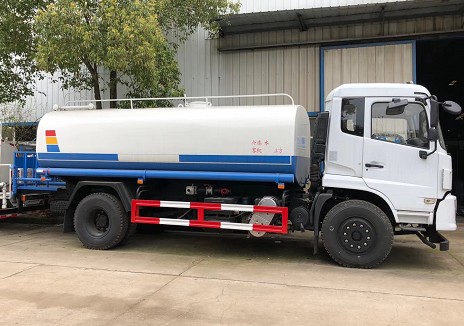 國(guó)六15方東風(fēng)隨專D913灑水車 國(guó)六15方東風(fēng)隨專D913灑水車