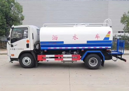 8噸灑水車參數(shù)_國六大運(yùn)奧普力黃牌8方綠化灑水車廠家價(jià)格4