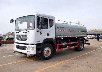 環(huán)衛(wèi)灑水車圖片 環(huán)衛(wèi)灑水車圖片