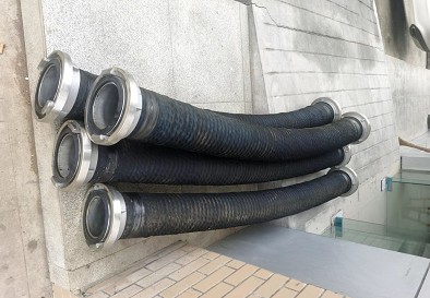 消防車?yán)鲜较鹉z抽水管 消防車?yán)鲜较鹉z抽水管