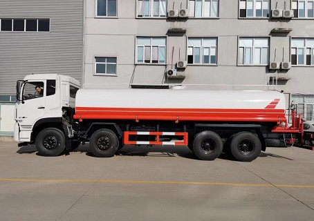 25方灑水車多少錢一輛_國六25方東風天龍前四后八灑水車4