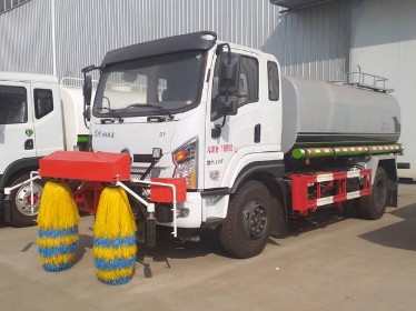 護(hù)欄清洗灑水車(chē)圖片 護(hù)欄清洗灑水車(chē)圖片