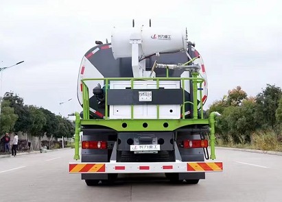 25方灑水車大約多少錢一臺呢_國六東風專底D3V前四后八26方灑水車廠家價格4