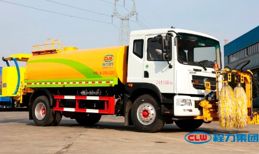 �|�L��������ˮ܇��ǰ�����b�o����ϴ�O�䣬�󲿎���ײ����